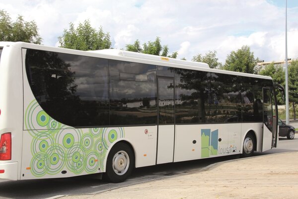 autocarros_da_cml_transportam_alunos