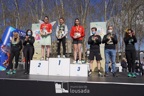 podio_feminino_da_corrida_de_carnaval