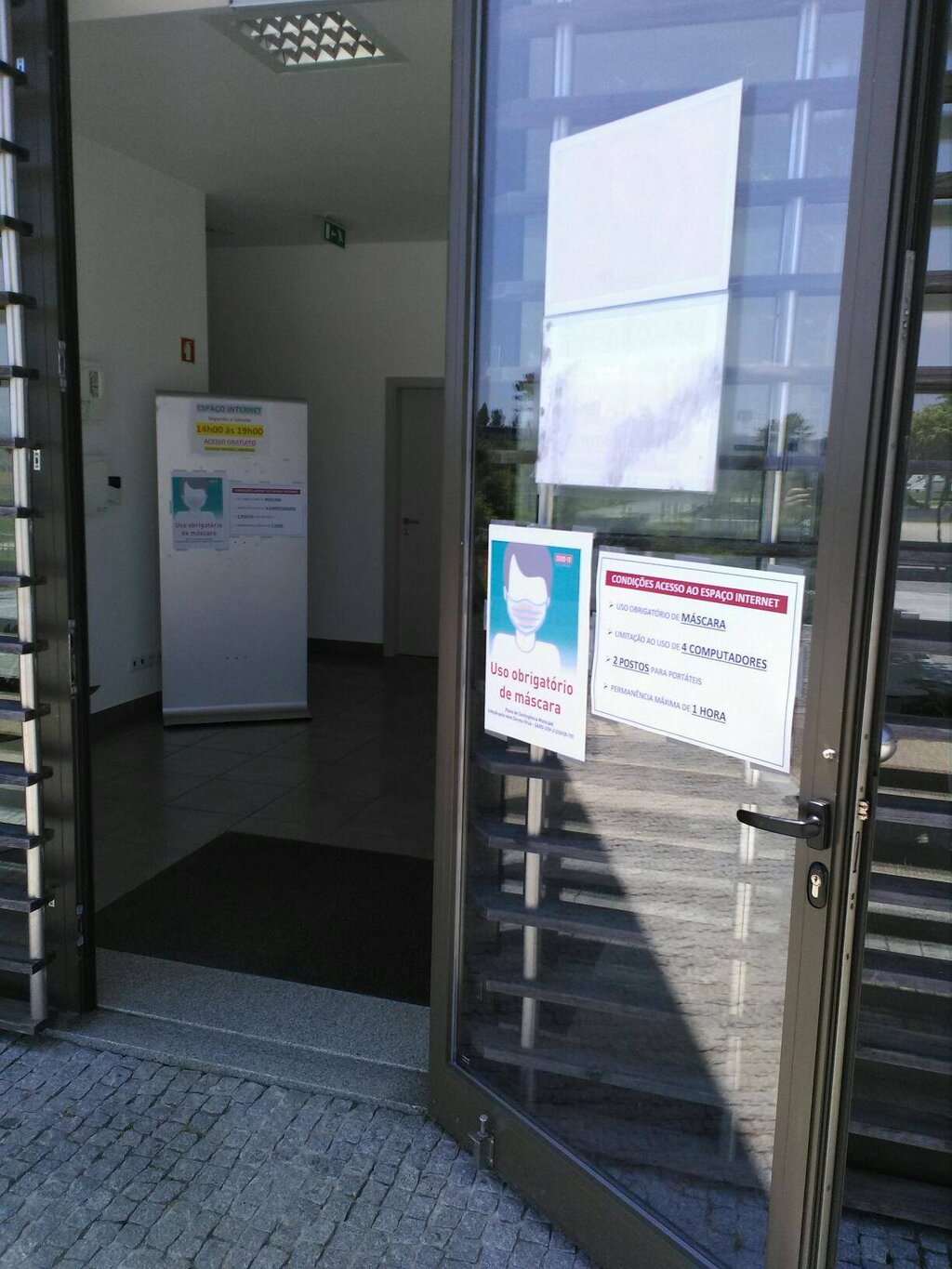 aviso_e_sinaletica_porta_principal