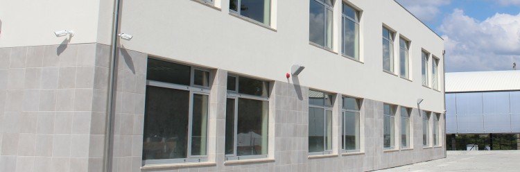 Ministro da Educação visita escola e assina acordos para obras