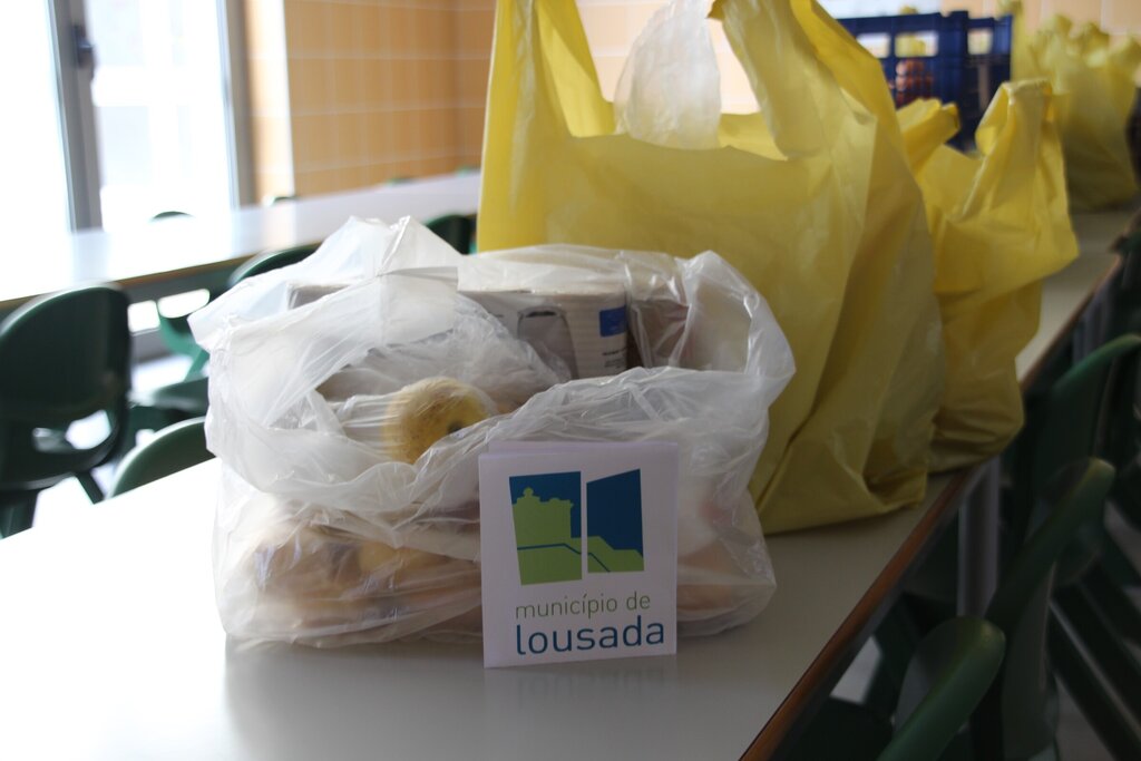 Entrega de lanches a 1500 alunos do pré-escolar e 1.º ciclo