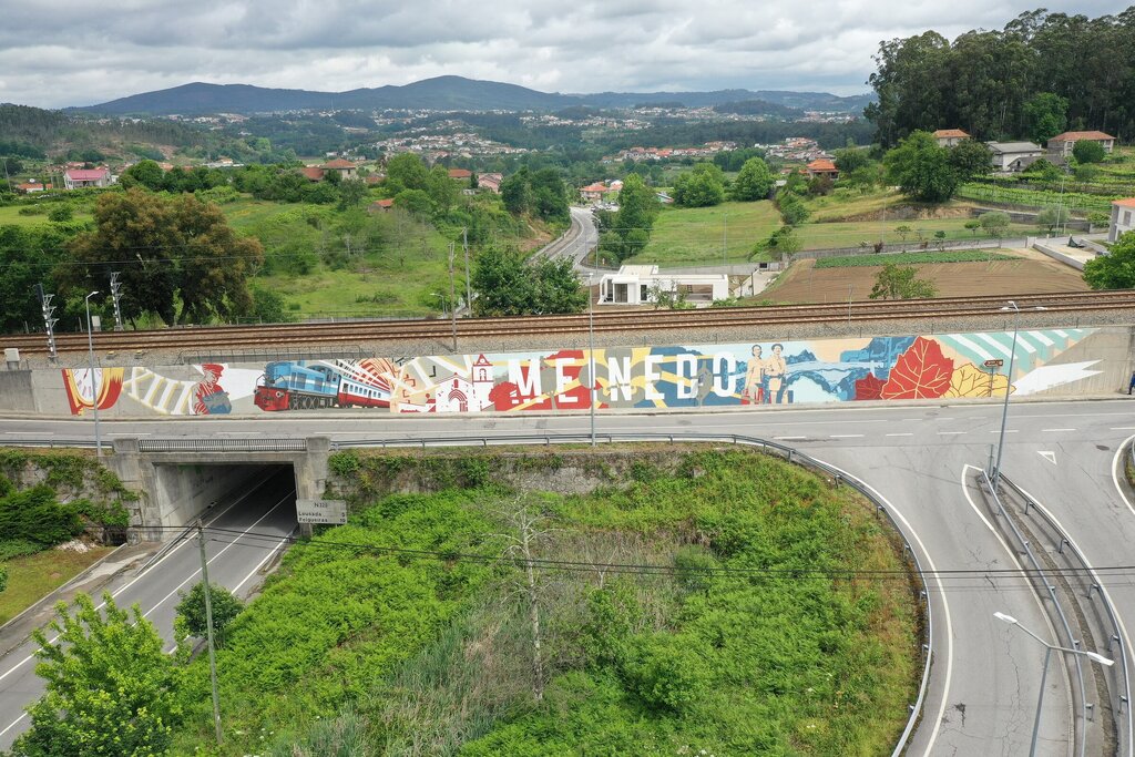 Mural de homenagem ao Ferroviário em Meinedo
