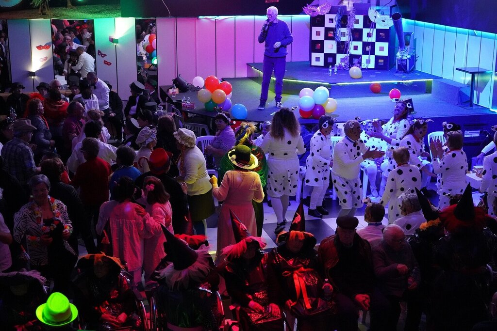 Carnaval celebrado com a população