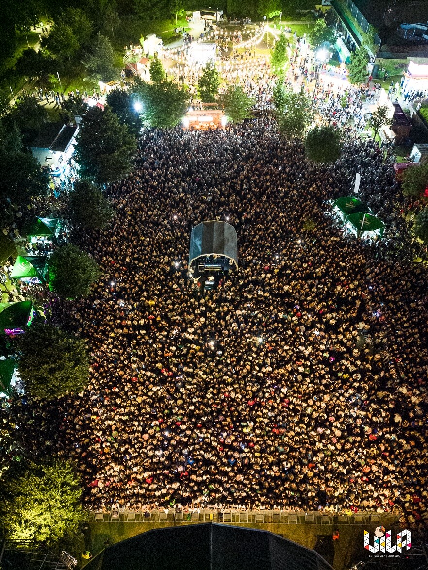 Festival Vila com milhares de pessoas 