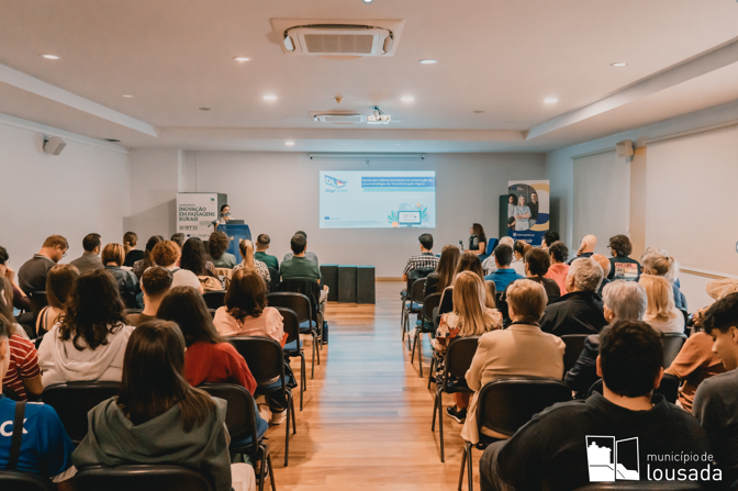 Projeto DigiLEAD: Rumo à transformação digital das escolas