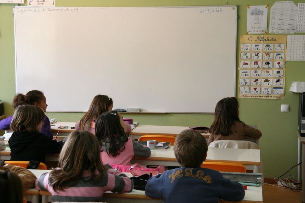 crianças na escola